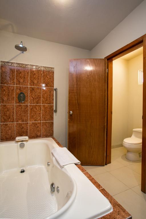 Auto Hotel Paraiso Inn パレンケ 部屋 写真